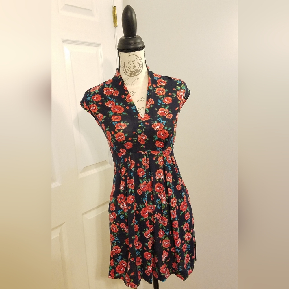 Navy blue floral v-neck tunic by monteau Los Angeles